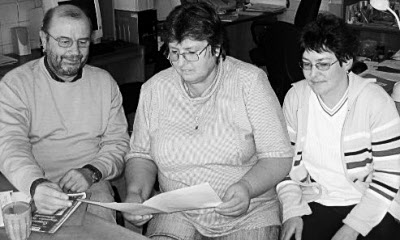 Abordnung des Frdervereins Kulturlandschaftsmuseum (KuLaMu) bei der tschechischen Nachbargemeinde Stozec/Tusset